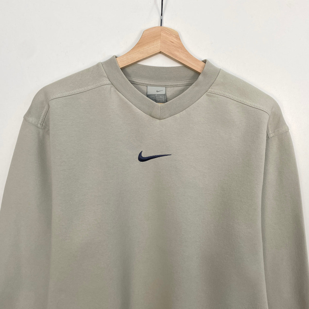 nike beige sweater vintage