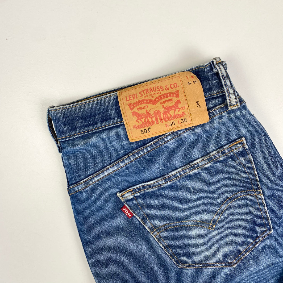 Levi's 501 W36 L32 – Red Cactus Vintage