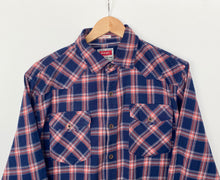 Load image into Gallery viewer, Wrangler Flannel shirt (M)