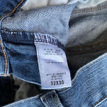 Load image into Gallery viewer, Guess Jeans W32 L30