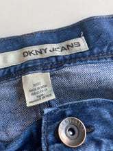 Load image into Gallery viewer, DKNY Jeans W36 L32