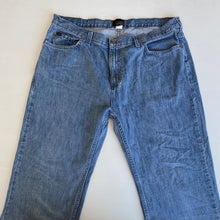 Load image into Gallery viewer, Vans Jeans W38 L32