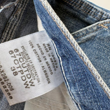 Load image into Gallery viewer, Wrangler Carpenter Shorts W38