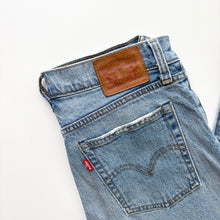 Load image into Gallery viewer, Women Levi’s Cropped Jeans W28 L25