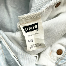 Load image into Gallery viewer, 90s Levi’s Denim Shorts W30