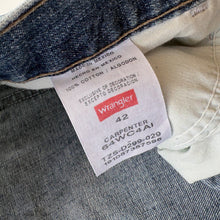 Load image into Gallery viewer, Wrangler Carpenter Shorts W42