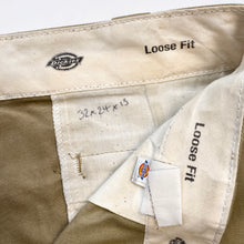 Load image into Gallery viewer, Dickies Shorts W32