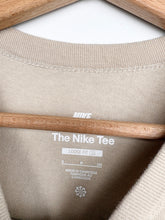 Load image into Gallery viewer, Nike T-shirt (S)
