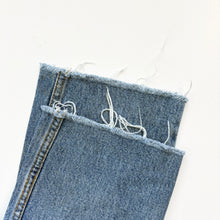 Load image into Gallery viewer, 90s Levi’s Jeans W26 L28