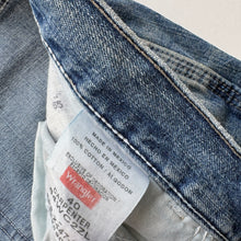 Load image into Gallery viewer, Wrangler Carpenter Shorts W40