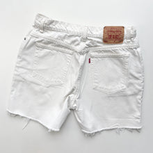 Load image into Gallery viewer, 90s Levi’s 550 Shorts W32
