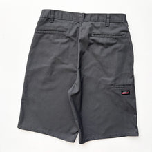 Load image into Gallery viewer, Dickies Shorts W32