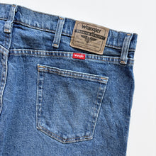 Load image into Gallery viewer, Wrangler Denim Shorts W40