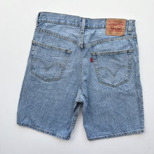 Load image into Gallery viewer, Levi’s 550 Shorts W32