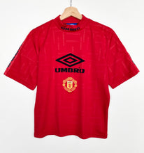 Load image into Gallery viewer, Women’s 90s Umbro Manchester United Baby Tee (S)