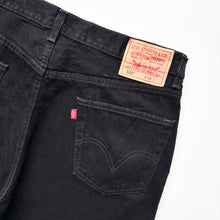 Load image into Gallery viewer, Levis 550 Denim Shorts W36
