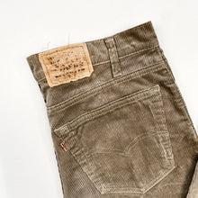 Load image into Gallery viewer, Levi’s 540 Cords W33 L34