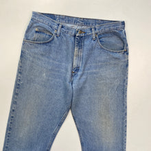 Load image into Gallery viewer, Wrangler Jeans W36 L32