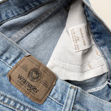 Load image into Gallery viewer, 90s Wrangler Denim Shorts W32