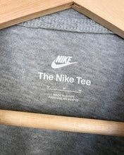 Load image into Gallery viewer, Nike T-shirt (M)