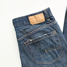 Load image into Gallery viewer, Calvin Klein Jeans W32 L34