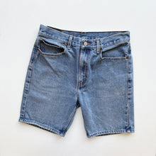 Load image into Gallery viewer, Levi’s 505 Shorts W32