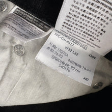 Load image into Gallery viewer, Levi’s 501 Jeans W32 L32