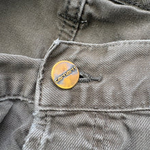 Load image into Gallery viewer, Distressed Carhartt Jeans W32 L32
