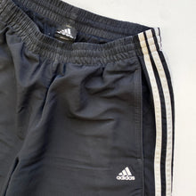 Load image into Gallery viewer, 00s Adidas Shorts (M)