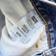 Load image into Gallery viewer, 90s Levi’s 550 Denim Shorts W29