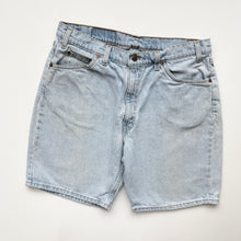 Load image into Gallery viewer, 90s Levis 550 Denim Shorts W36