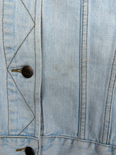 Load image into Gallery viewer, Women’s Wrangler Denim Jacket (M)