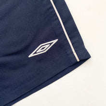 Load image into Gallery viewer, 00s Umbro Shorts (S)