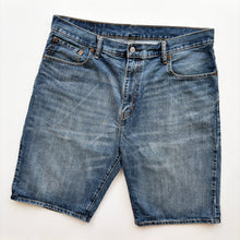 Load image into Gallery viewer, Levis 569 Denim Shorts W36