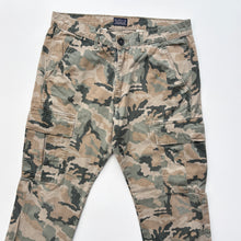 Load image into Gallery viewer, Levi’s Camo Cargos W32 L30