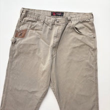 Load image into Gallery viewer, Wrangler Carpenter Jeans W40 L32