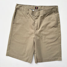 Load image into Gallery viewer, Dickies Shorts W33