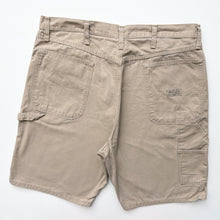 Load image into Gallery viewer, Wrangler Carpenter Shorts W36