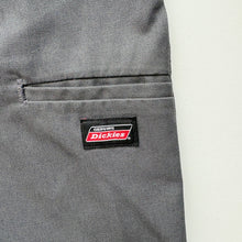 Load image into Gallery viewer, Dickies Shorts W32