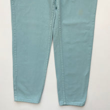Load image into Gallery viewer, Women’s 90s Levi’s 550 Jeans W28 L30