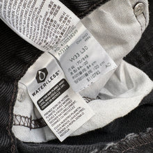 Load image into Gallery viewer, Levi’s 505 Jeans W33 L30