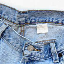 Load image into Gallery viewer, Women’s 90s Levi’s Denim Shorts W32