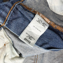 Load image into Gallery viewer, 00s Guess Jeans W36 L32