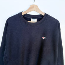 Load image into Gallery viewer, Champion Sweatshirt (L)
