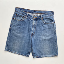 Load image into Gallery viewer, Levis 550 Denim Shorts W36