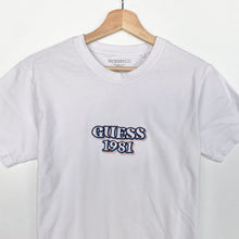 Load image into Gallery viewer, Guess T-shirt (M)