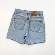 Load image into Gallery viewer, 90s Levi’s 550 Denim Shorts W26