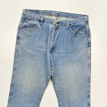 Load image into Gallery viewer, Wrangler Jeans W40 L30