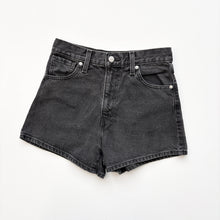 Load image into Gallery viewer, Women’s Levi’s Denim Shorts W26
