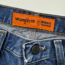 Load image into Gallery viewer, Wrangler Carpenter Jeans W32 L32